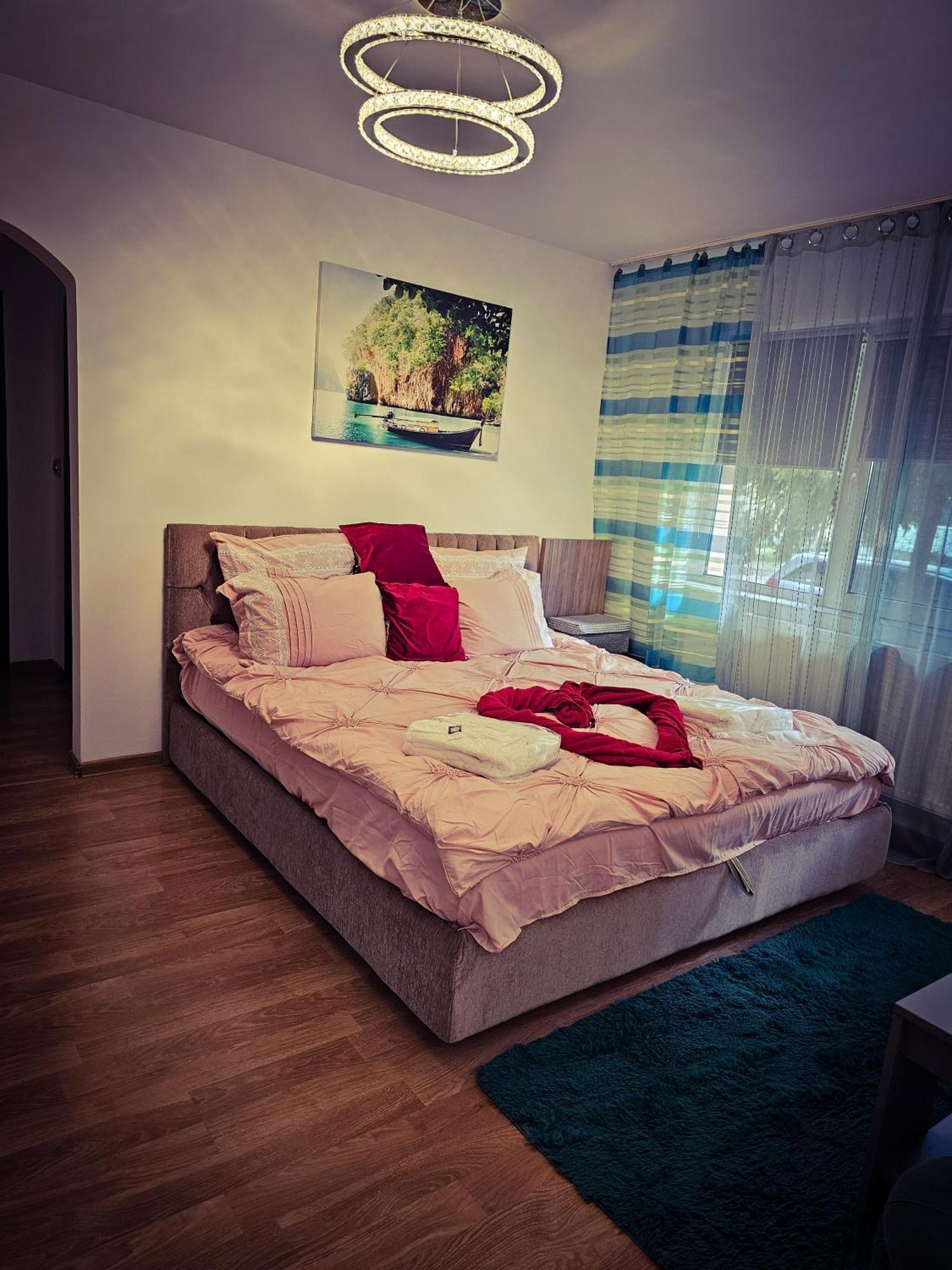 Mony Apartaments Роман Экстерьер фото