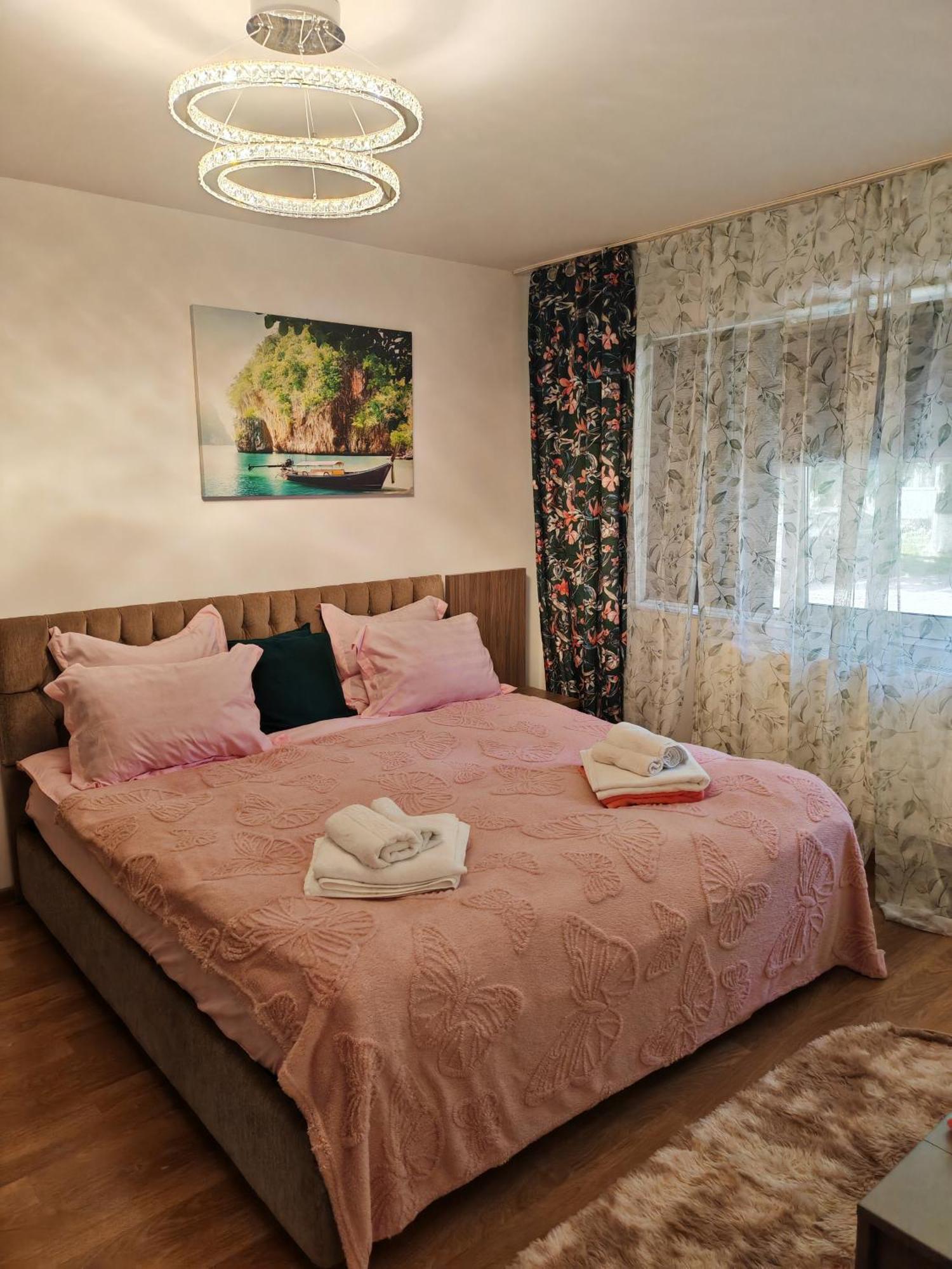 Mony Apartaments Роман Экстерьер фото